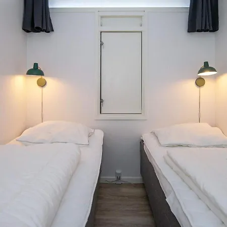 Daire 4 Person On A In