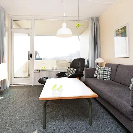 4 Person On A In Daire