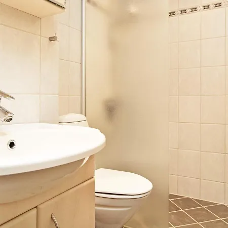 Daire 4 Person On A In