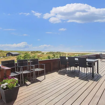 Daire 4 Person On A In