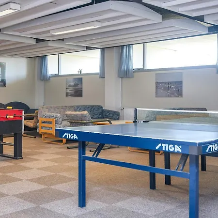 Daire 4 Person On A In