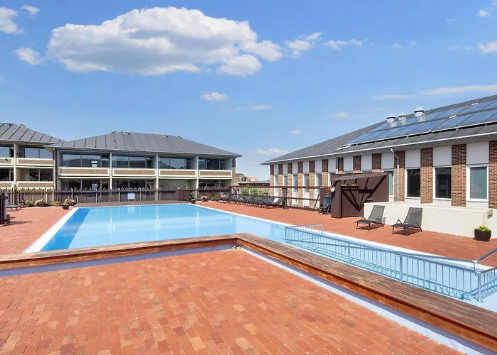 4 Person On A In Apartament *